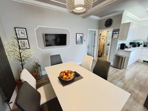 Kitchen Diner- click for photo gallery